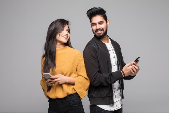 a modern indian couple is looking for each other online